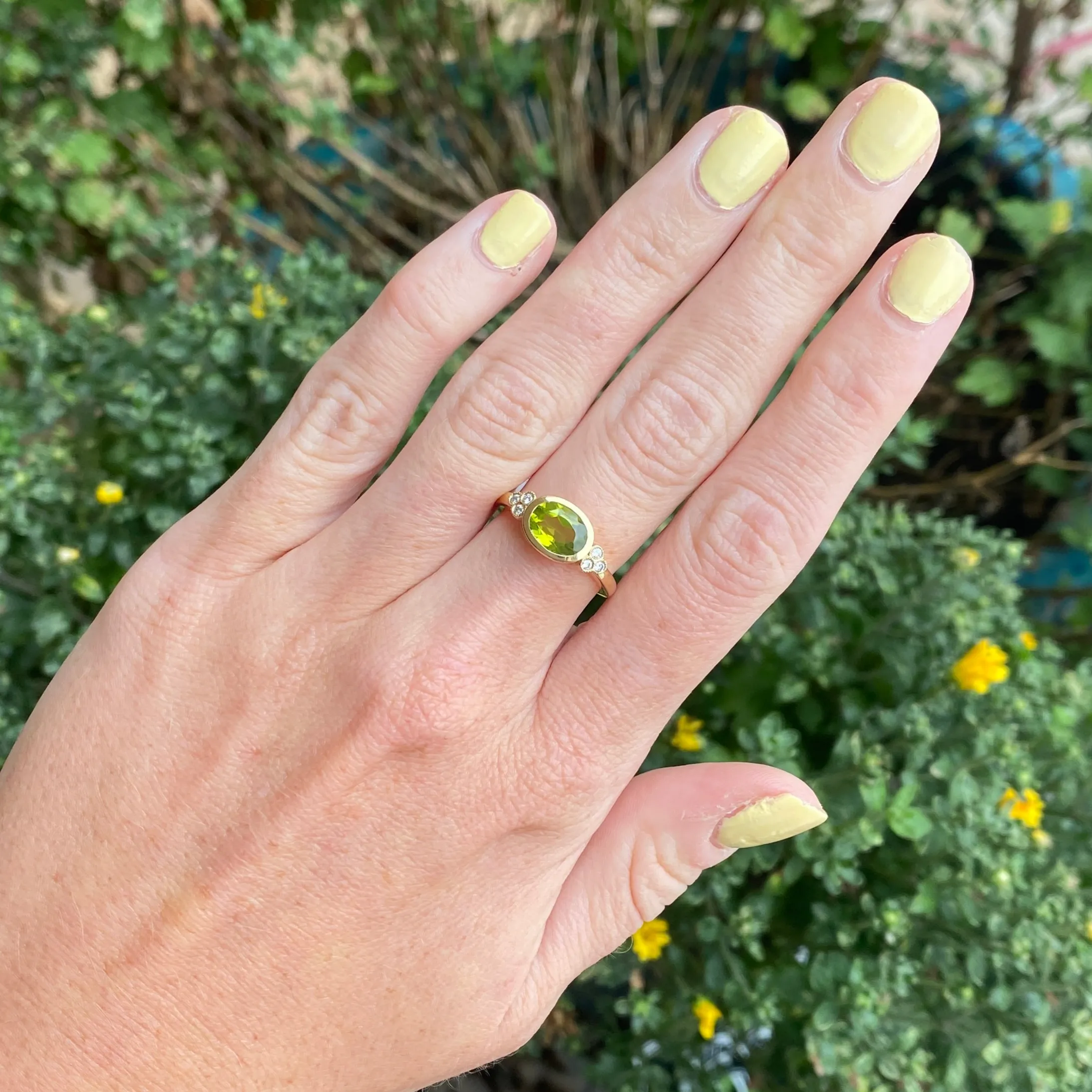 14k 1.5 Peridot Bezel with 0.08ct Diamonds Ring