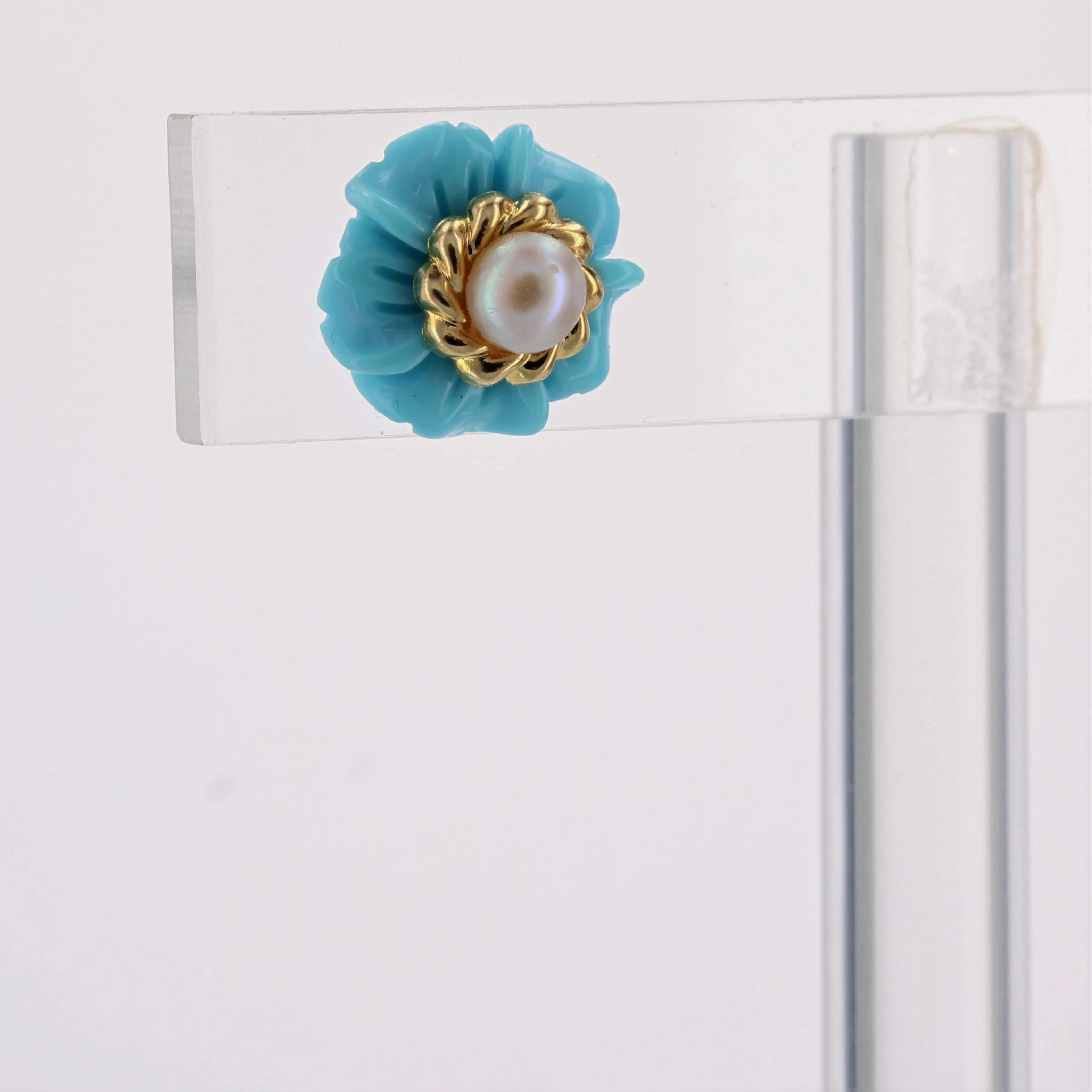 1960s Turquoise Cultured Pearl 18 Karat Yellow Gold Flower Stud Earrings