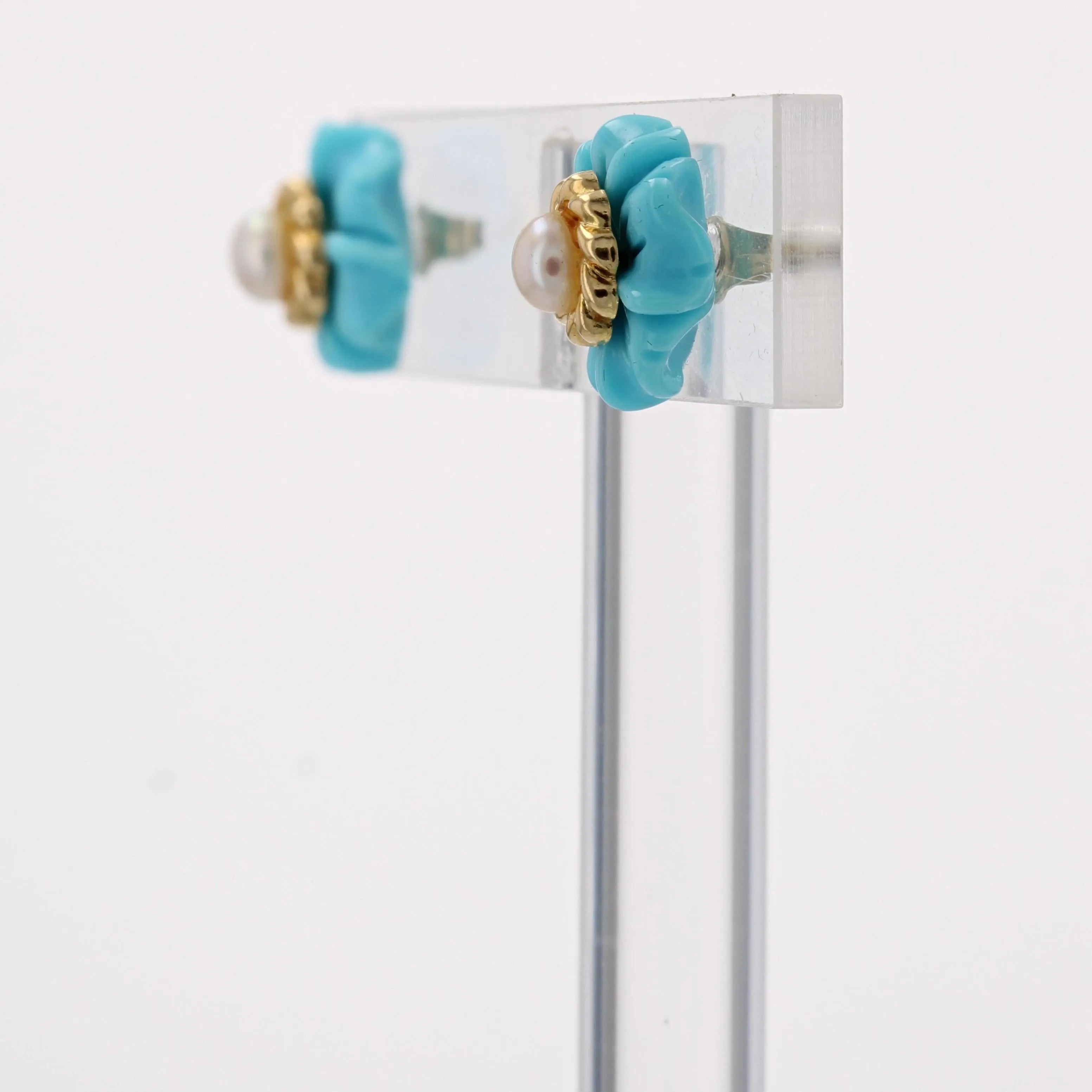 1960s Turquoise Cultured Pearl 18 Karat Yellow Gold Flower Stud Earrings