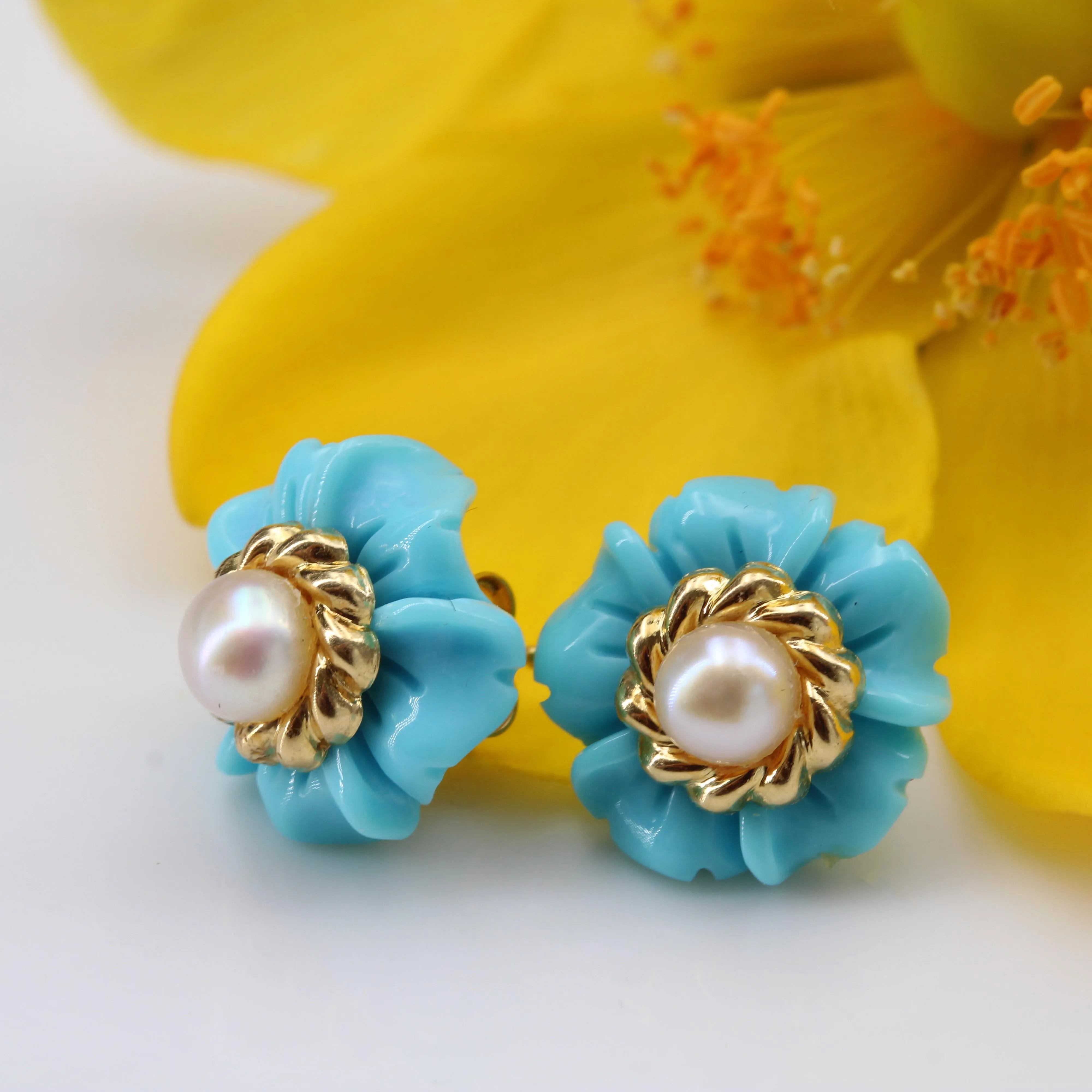1960s Turquoise Cultured Pearl 18 Karat Yellow Gold Flower Stud Earrings