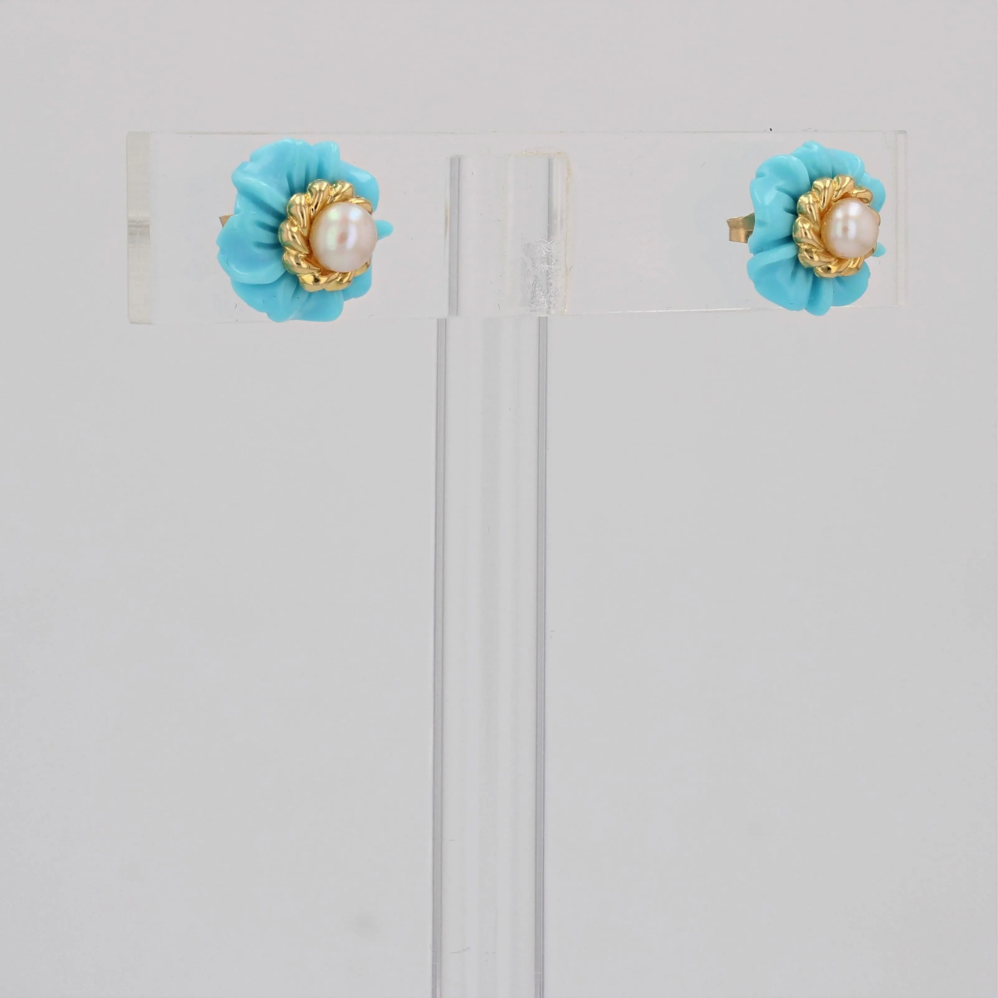 1960s Turquoise Cultured Pearl 18 Karat Yellow Gold Flower Stud Earrings