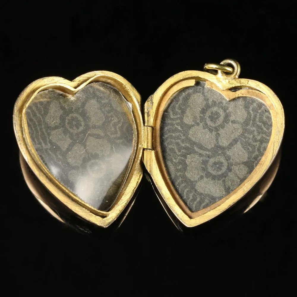Antique Victorian 9Ct Gold Heart Locket Circa 1890