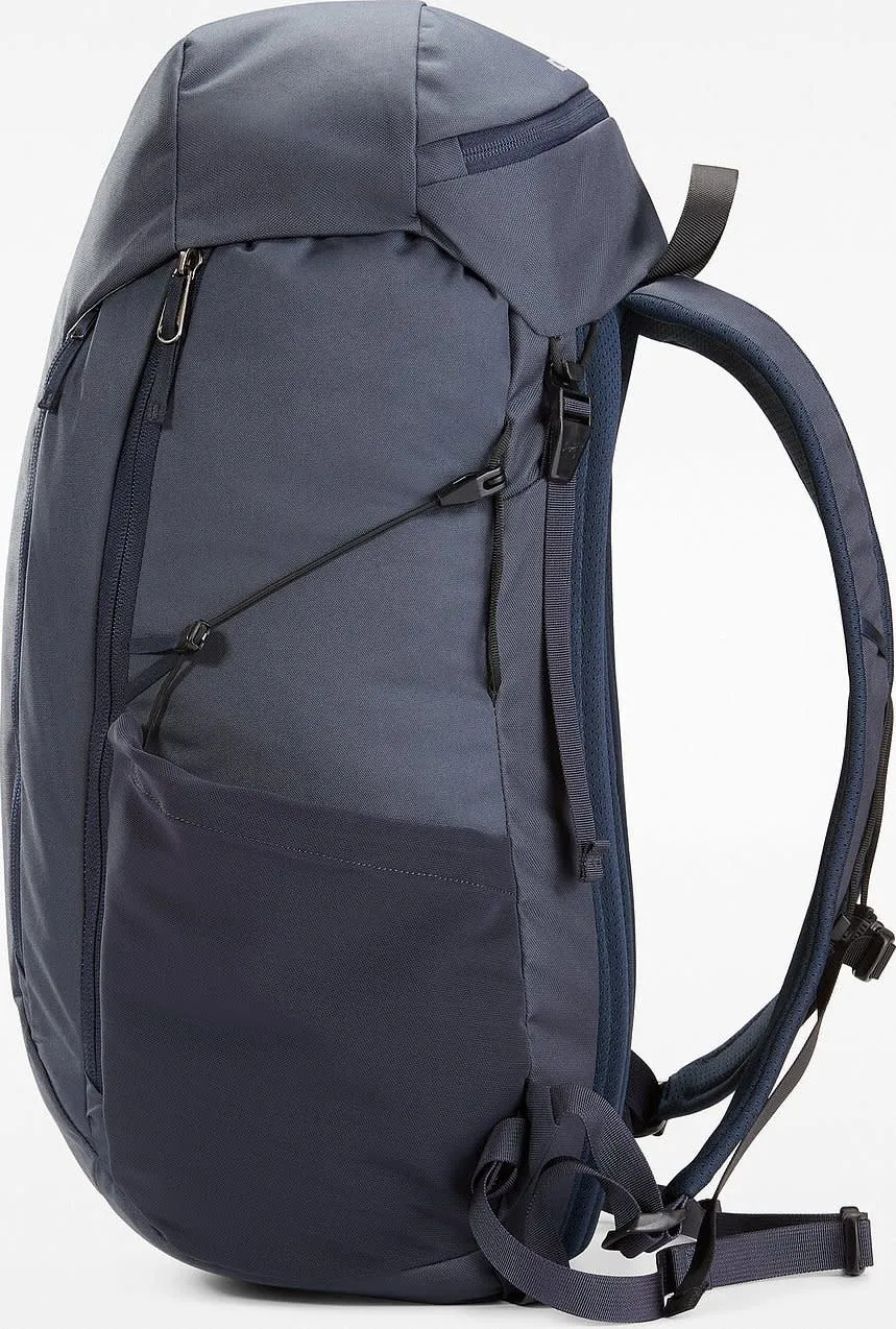 Arc&#x27;teryx Mantis 30 Backpack Black Sapphire | Buy Arc&#x27;teryx Mantis 30 Backpack Black Sapphire here | Outnorth