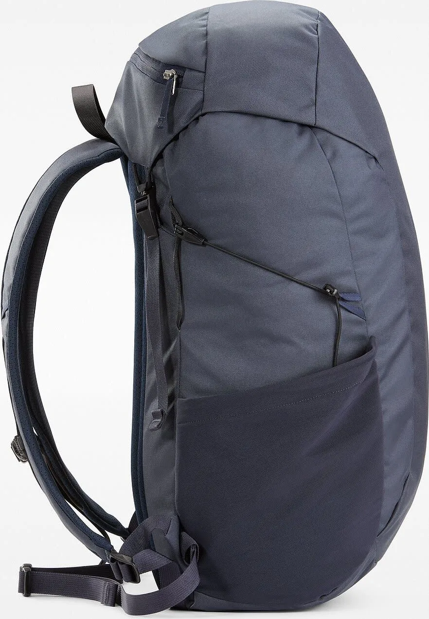 Arc&#x27;teryx Mantis 30 Backpack Black Sapphire | Buy Arc&#x27;teryx Mantis 30 Backpack Black Sapphire here | Outnorth