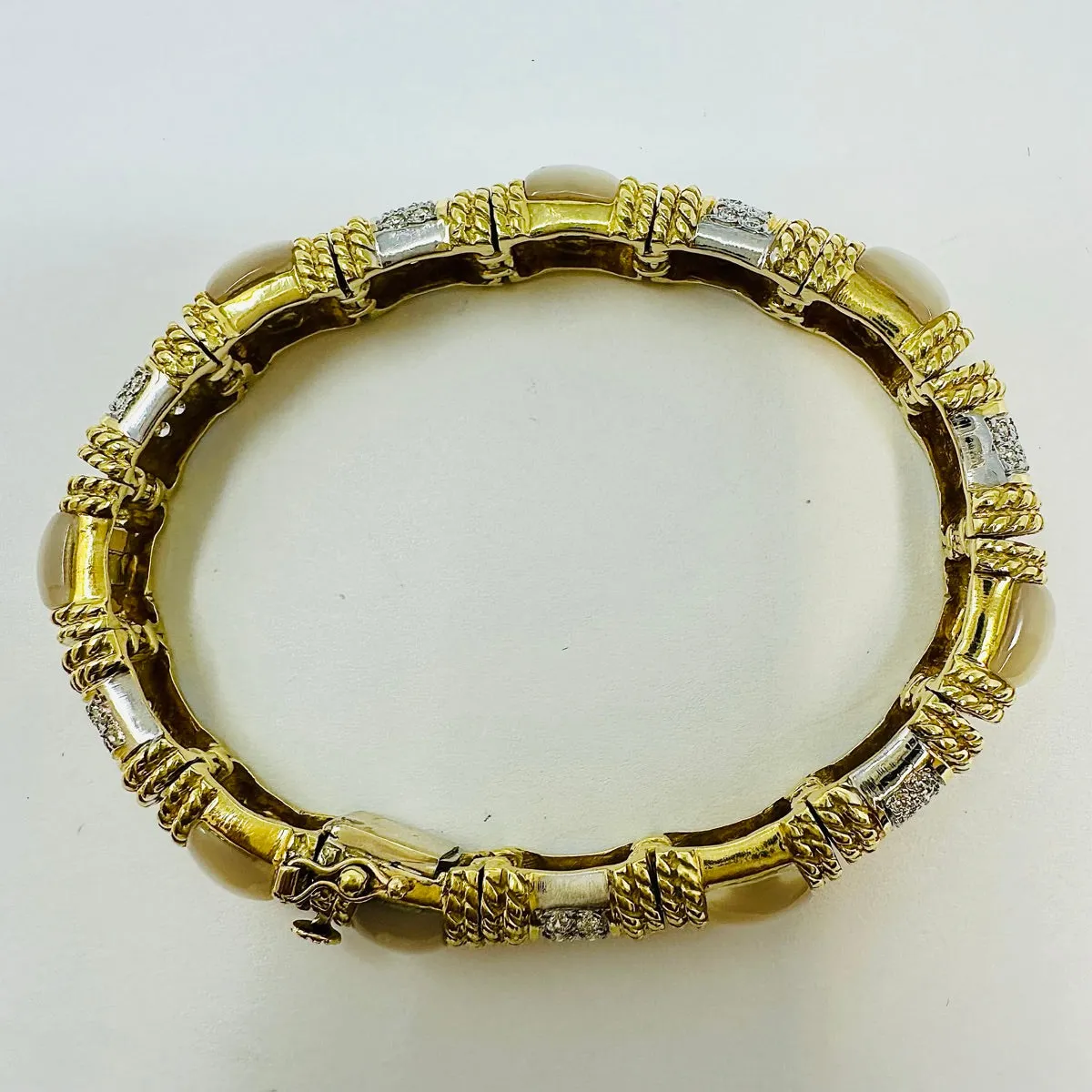 Cassis 18K Gold Bracelet with Mother of Pearl and 56 Diamonds