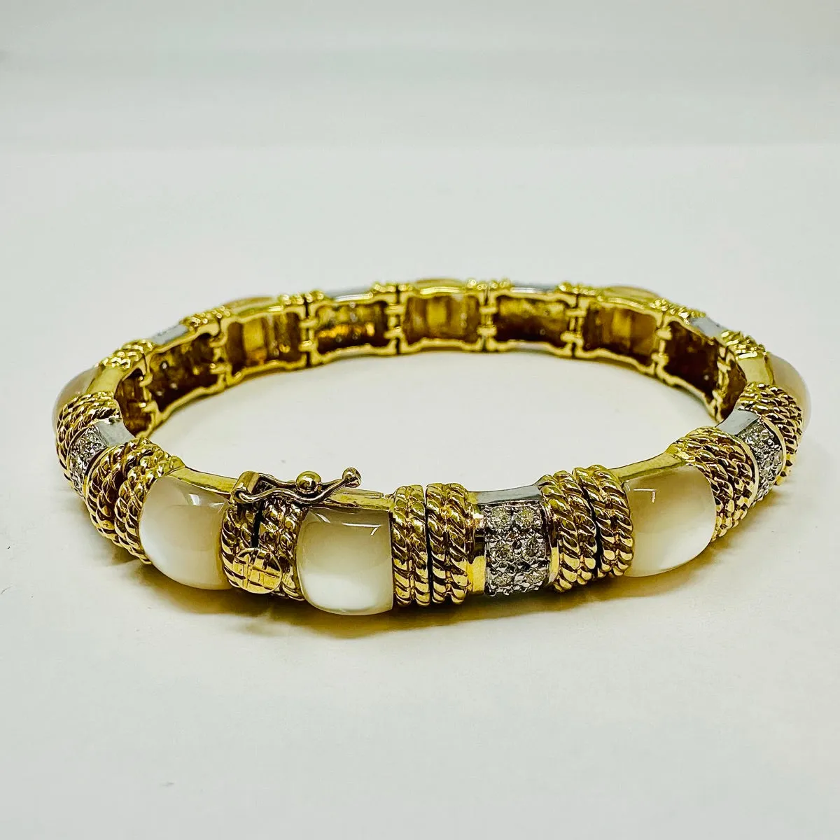 Cassis 18K Gold Bracelet with Mother of Pearl and 56 Diamonds