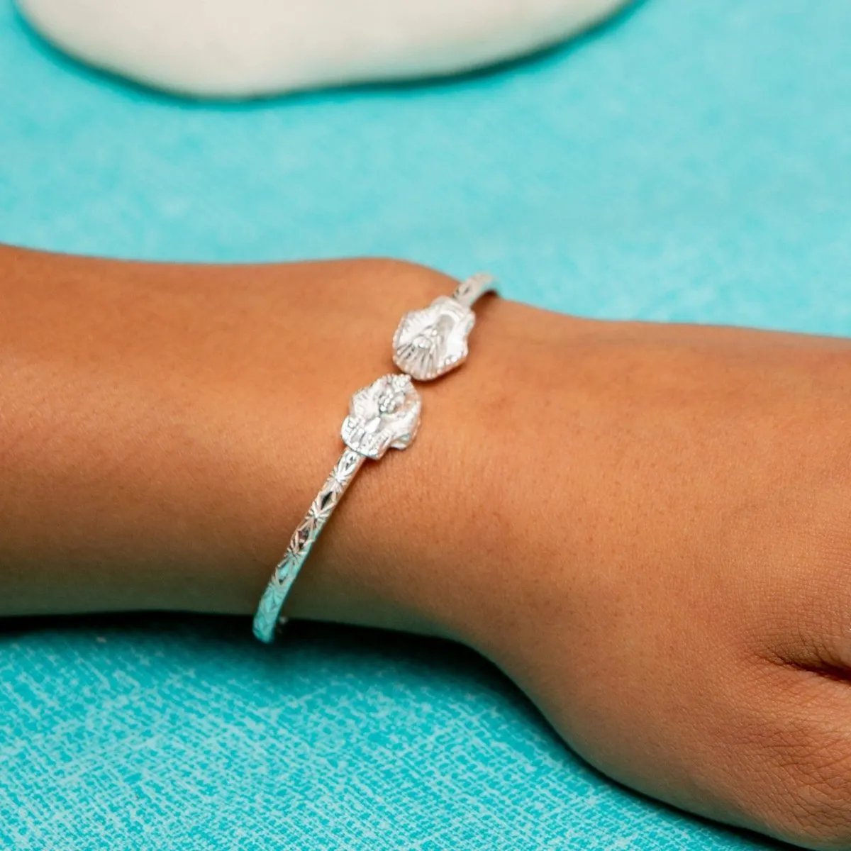 Light Sphinx Bangle with Calypso Pattern
