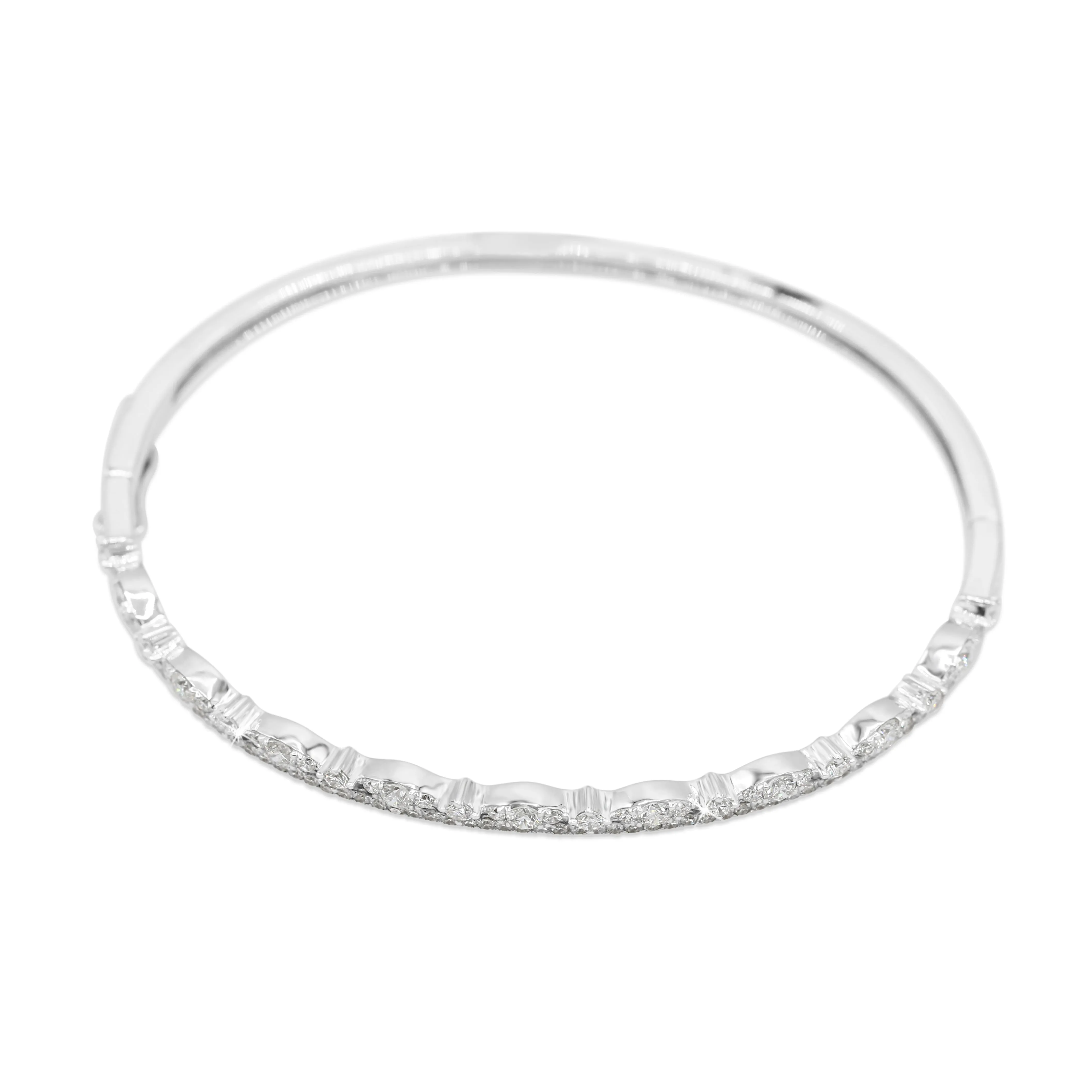 Scalloped Diamond Bangle in 14KT White Gold ( 1.29ct tw dia )