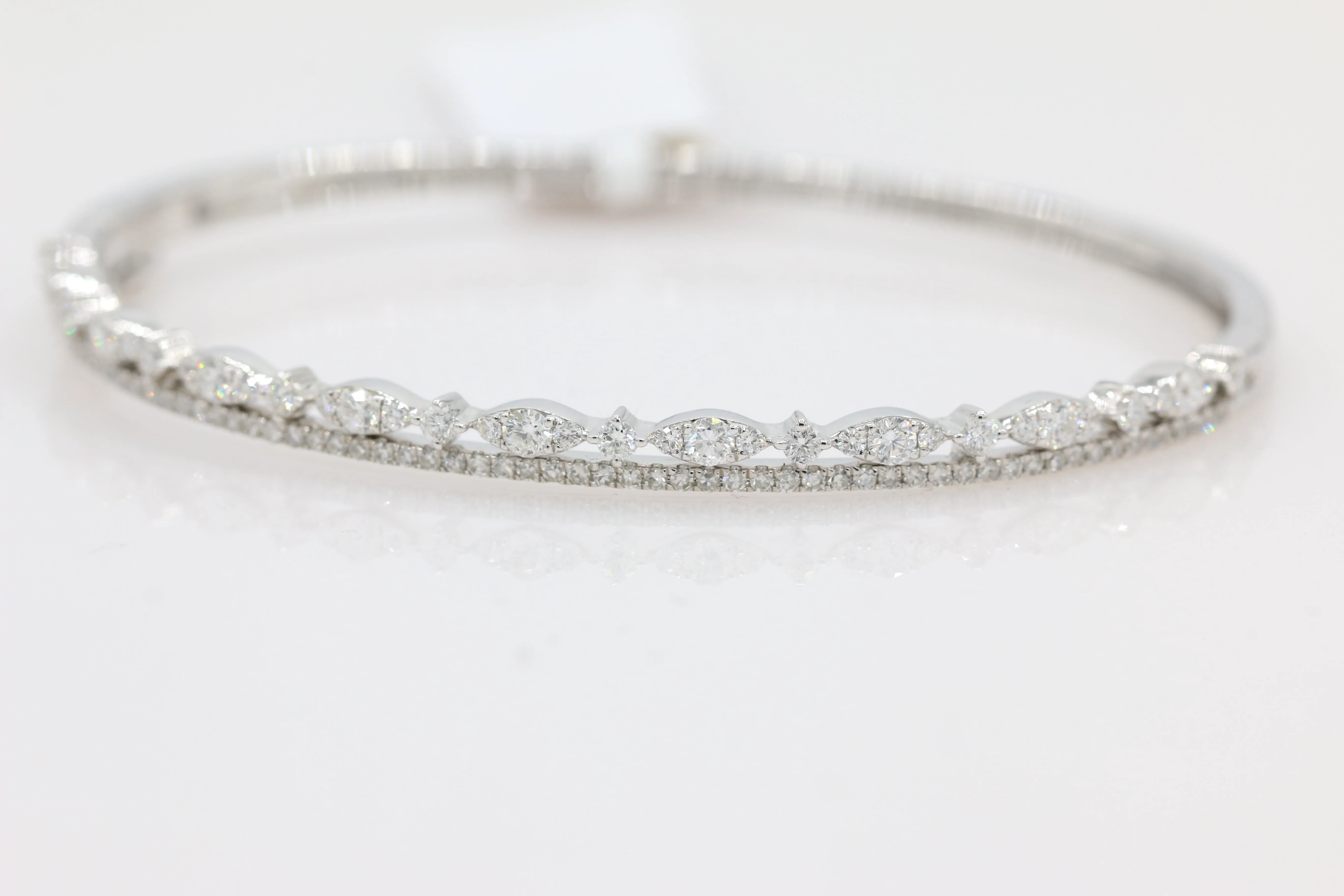 Scalloped Diamond Bangle in 14KT White Gold ( 1.29ct tw dia )