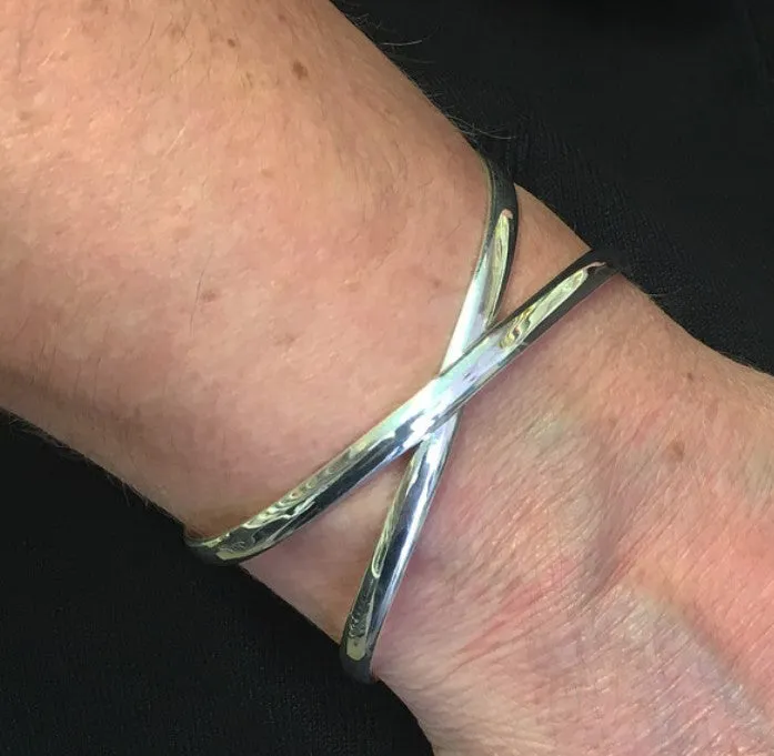 Silver Crossover Ribbon Bangle